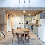 Les Petits Loups Apartment *