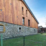 Les Petits Loups Apartment *