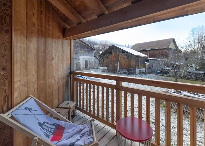 Les Petits Loups Apartment *