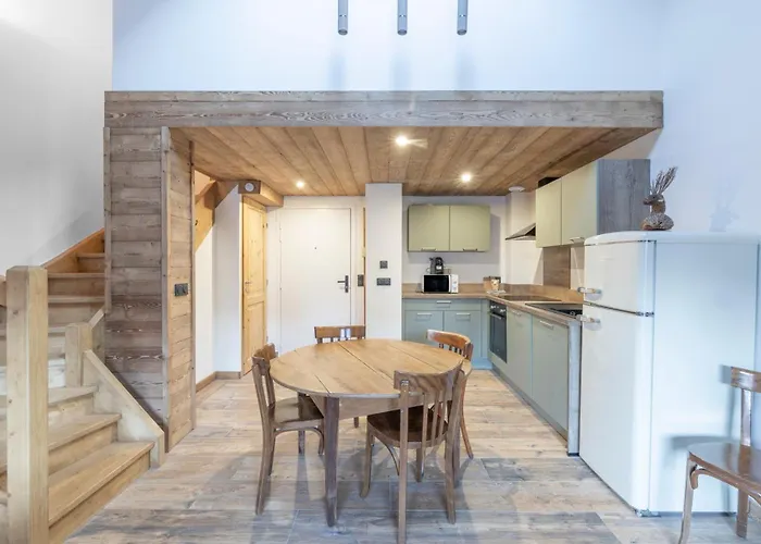 Les Petits Loups Apartment *